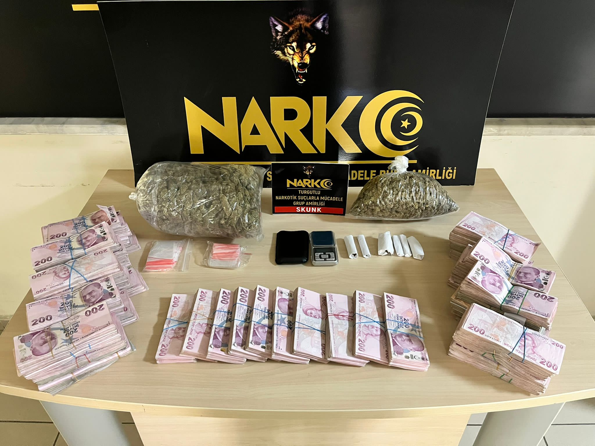 Turgutlu’da uyuşturucudan 100 şüpheli tutuklandı