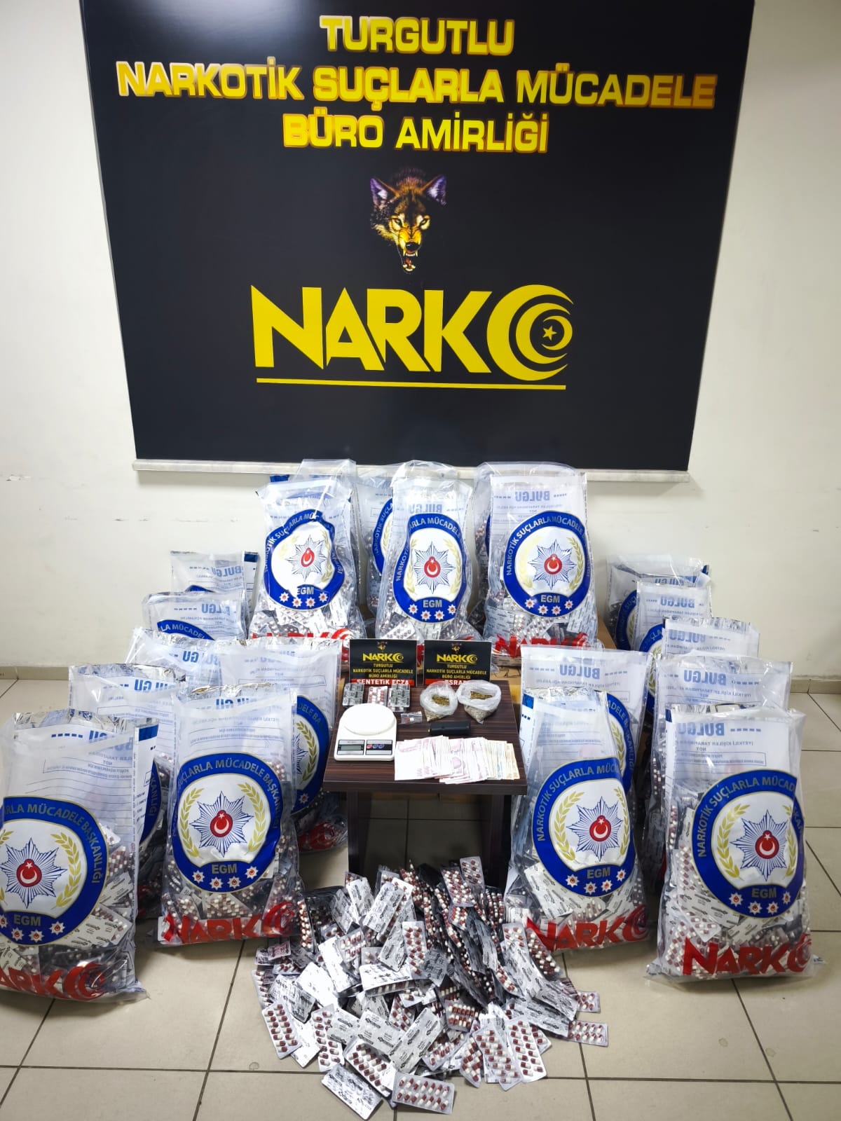 Turgutlu’da uyuşturucudan 100 şüpheli tutuklandı