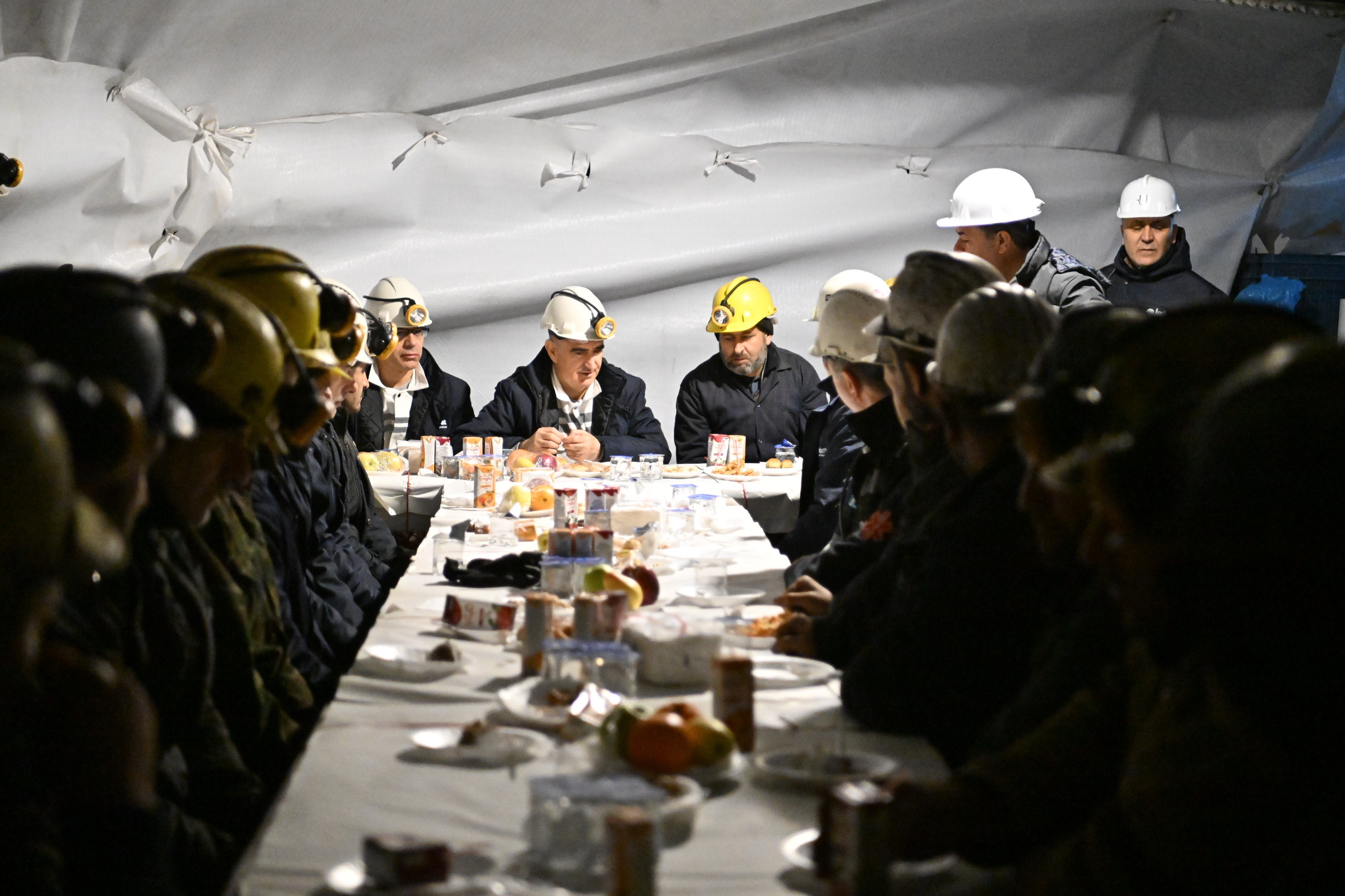 Manisa Valisi Yeni Yılı Madencilerle Karşıladı