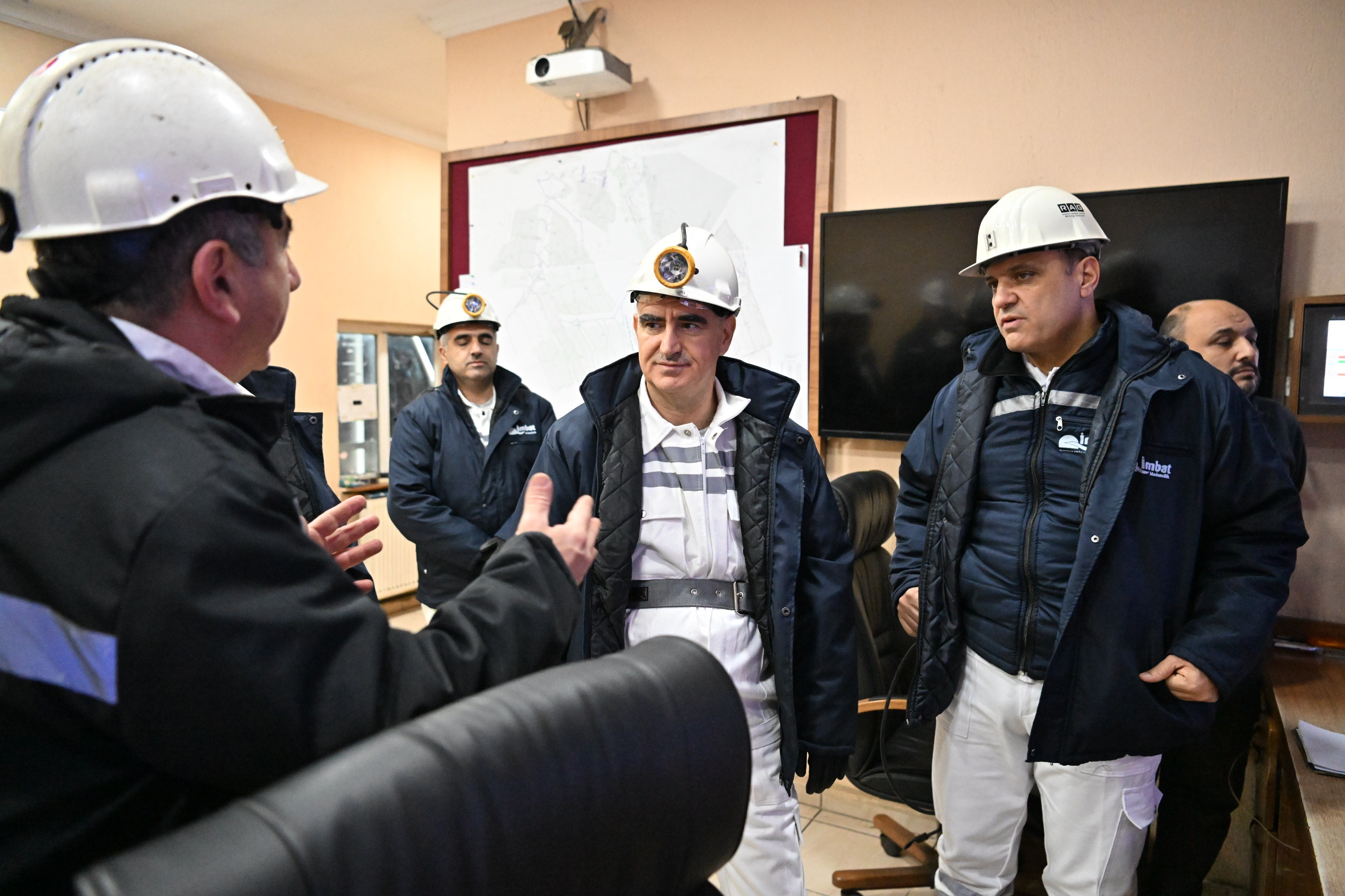 Manisa Valisi Yeni Yılı Madencilerle Karşıladı