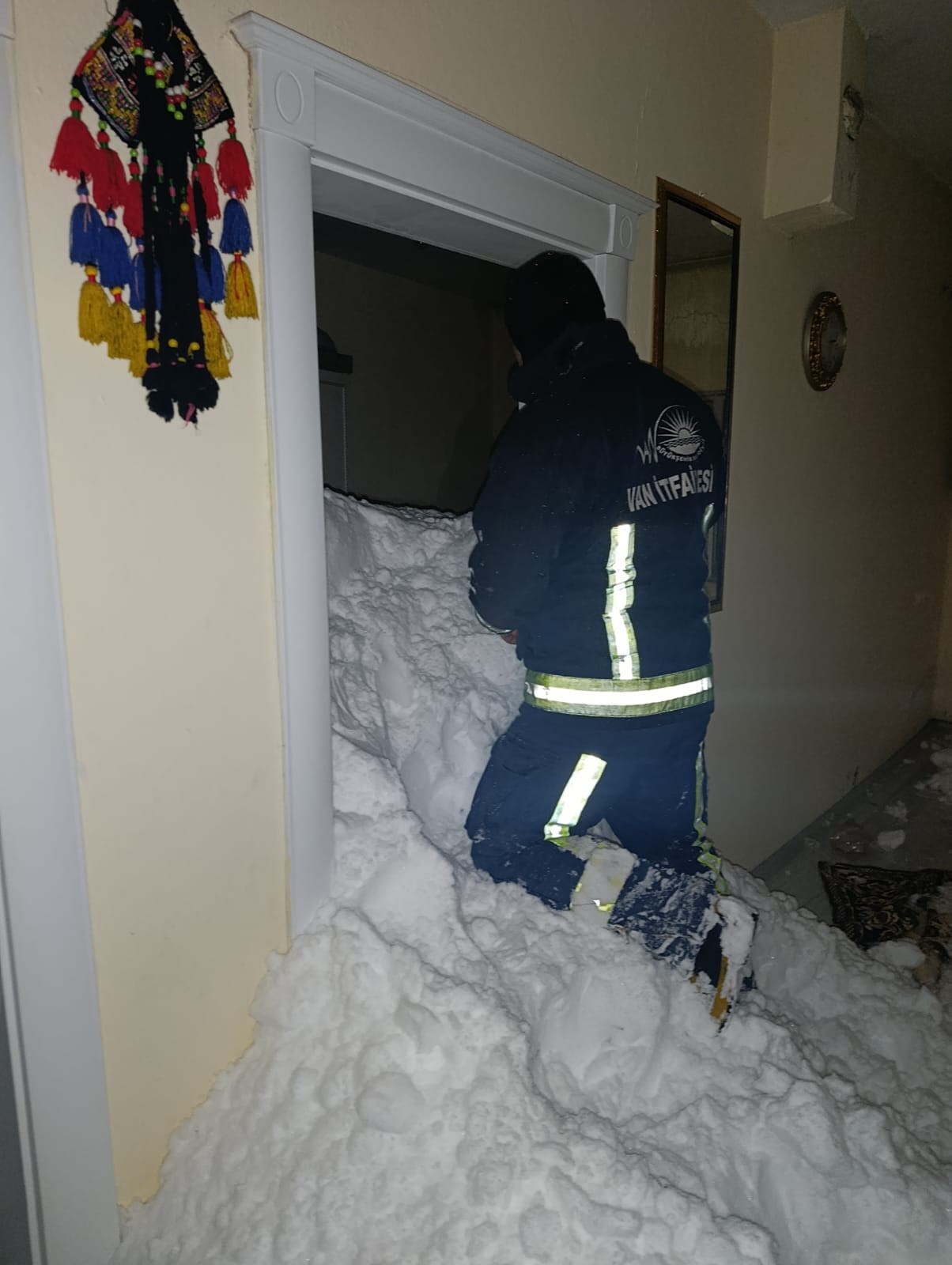 Van’da Çığ Felaketi Can Aldı, Evler Tahliye Edildi