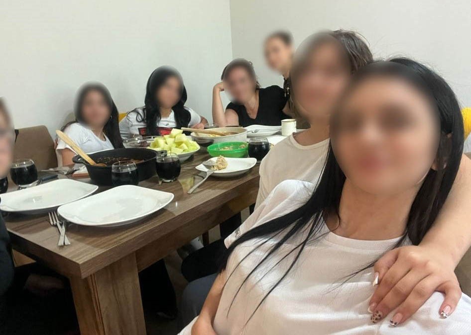 Öğrencilerine evinde temizlik yaptıran öğretmene gözaltı