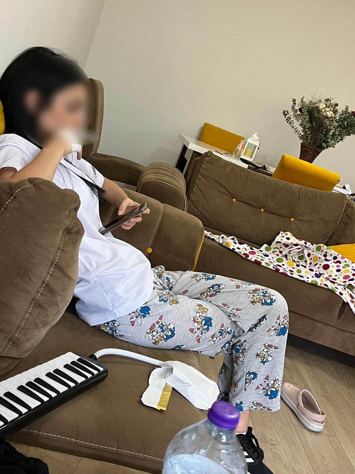 Öğrencilerine evinde temizlik yaptıran öğretmene gözaltı