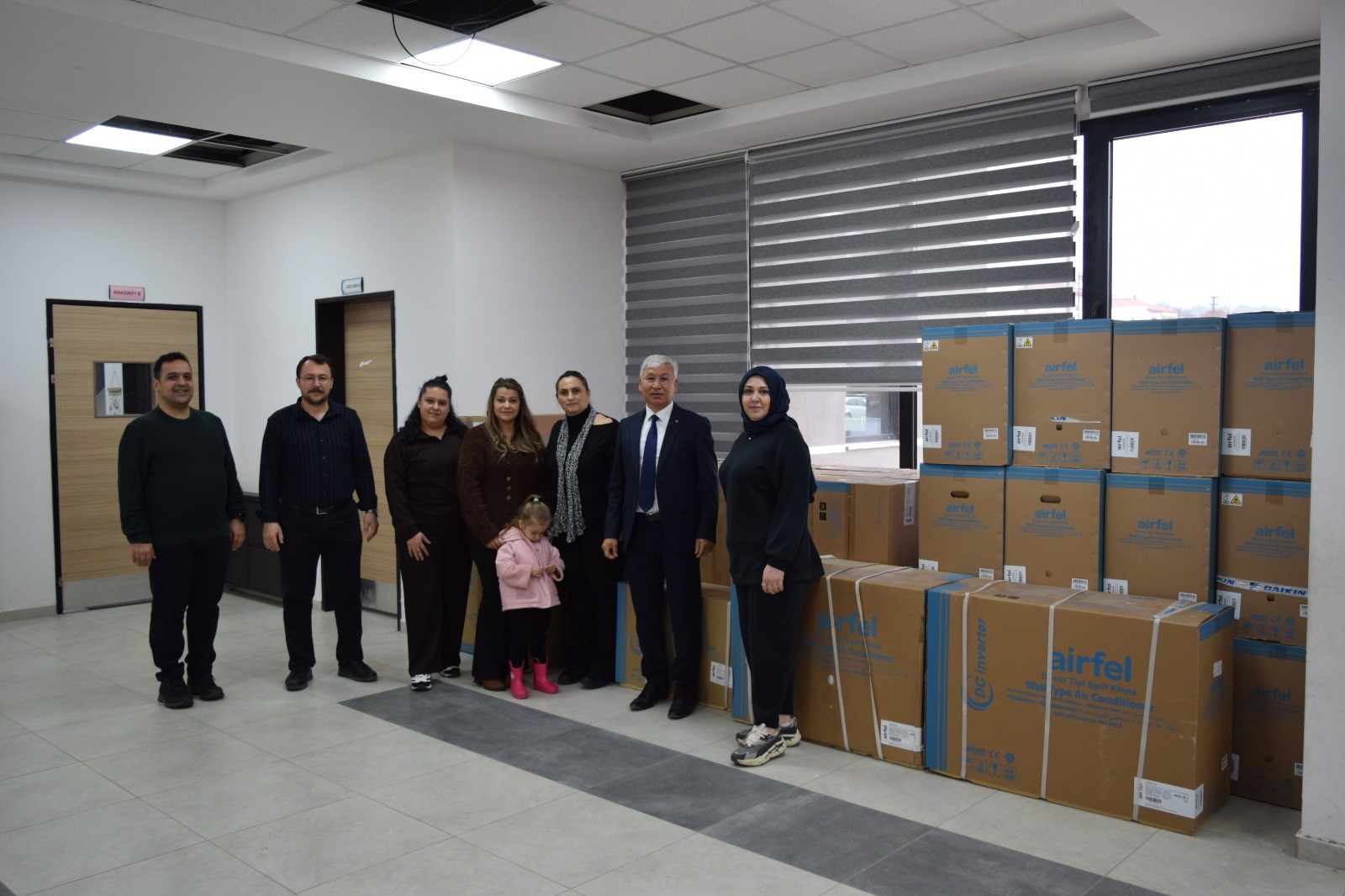 Manisa'da Bir Okula 1 Milyon Liralık Klima Desteği