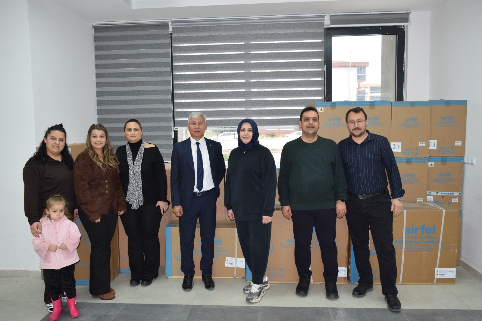 Manisa'da Bir Okula 1 Milyon Liralık Klima Desteği