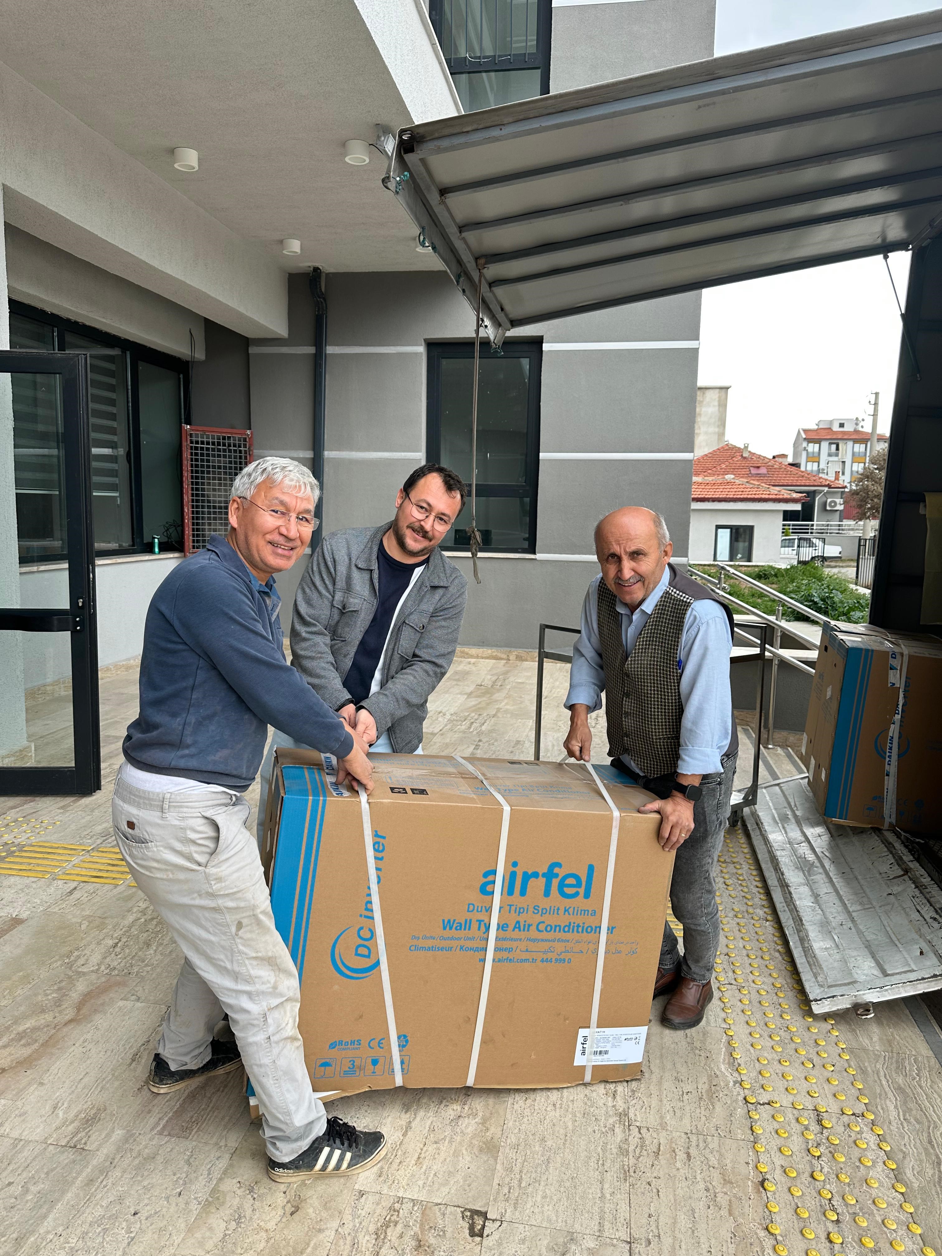 Manisa'da Bir Okula 1 Milyon Liralık Klima Desteği