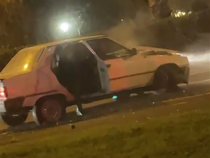 Polisten Kaçan Sürücü Kaldırıma Çıkarken Kaza Yaptı, O Anlar Kamerada