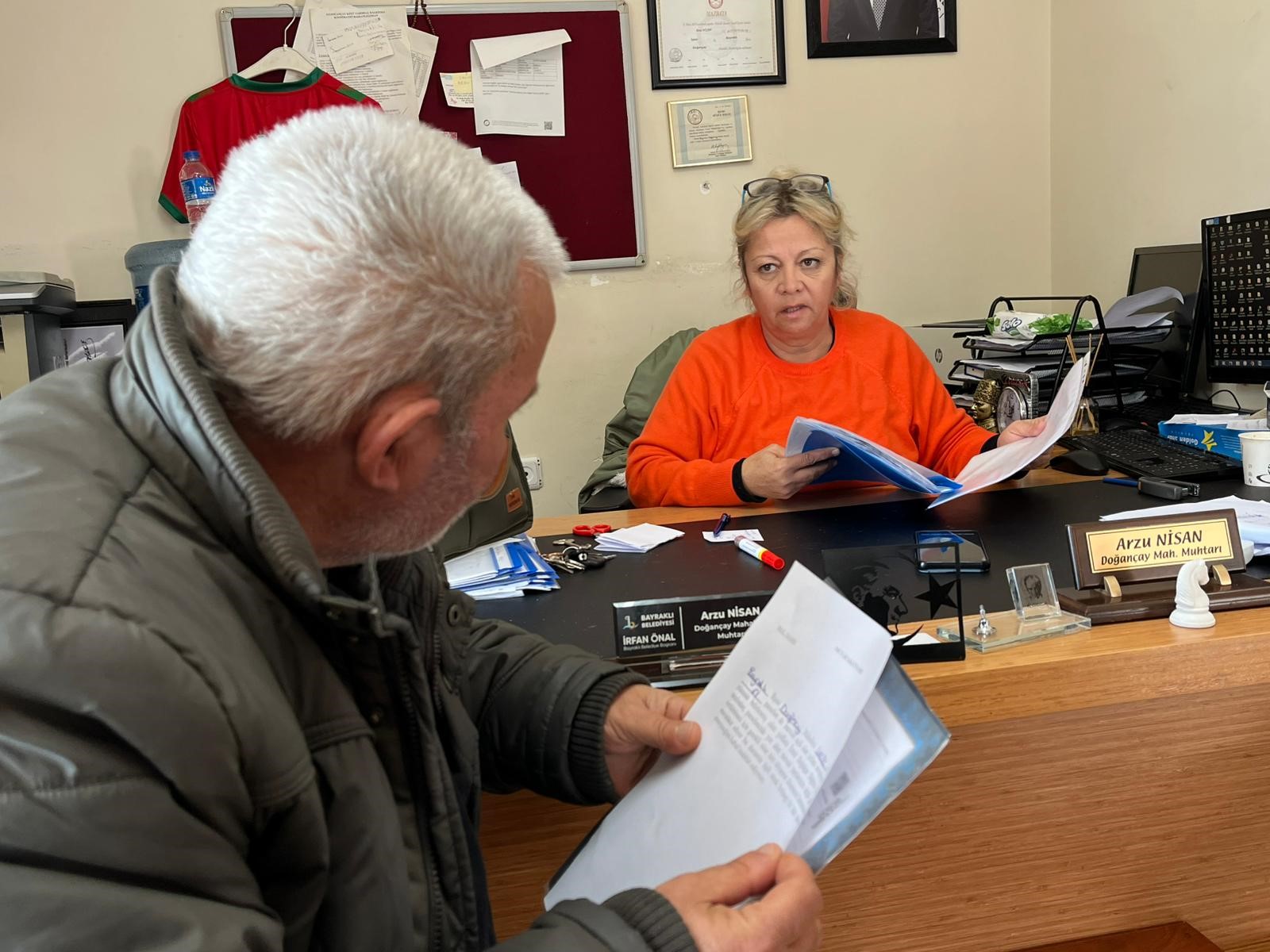 Köyün 'tek kraliçe'si: İzmir'in sıra dışı muhtarı