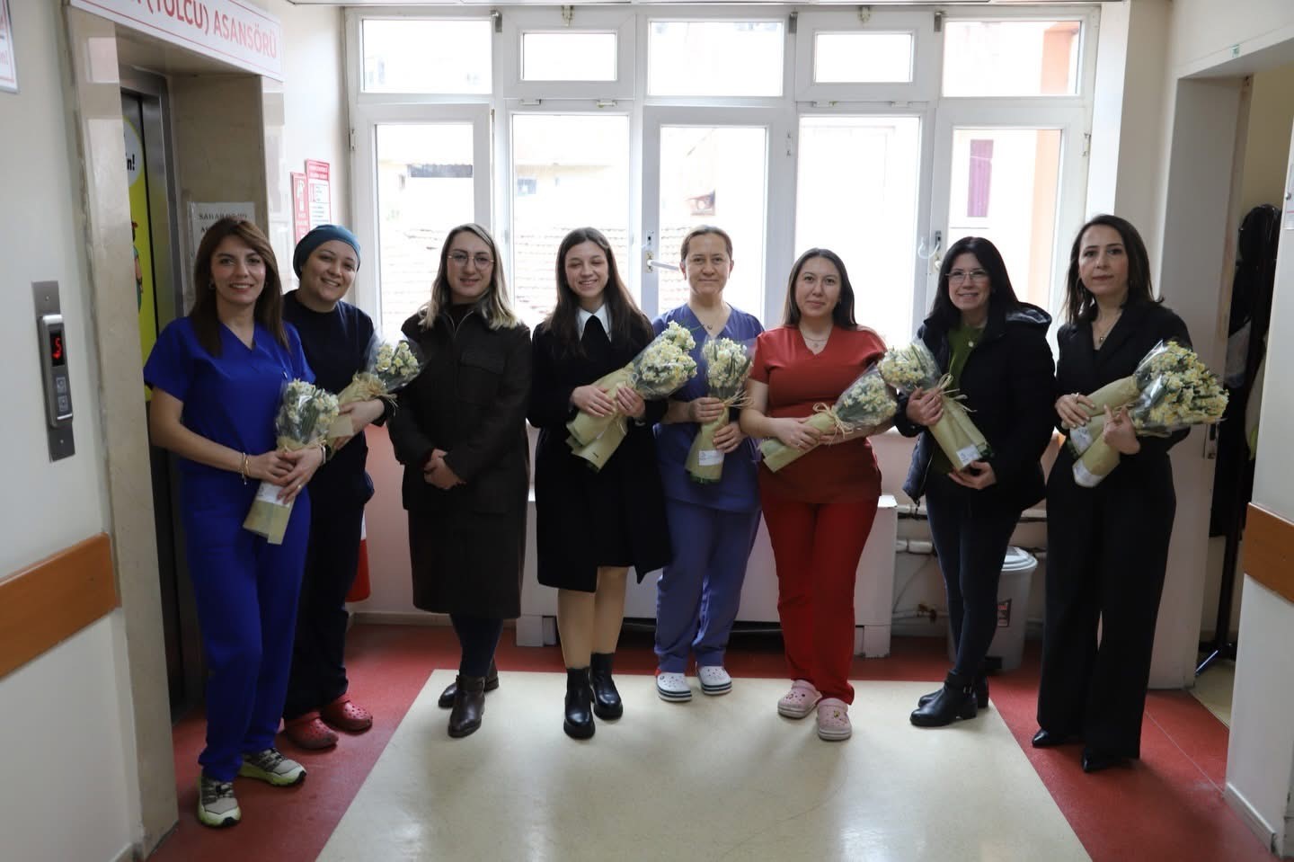 İptal edilen festivalin nergisleri hastalara moral oldu