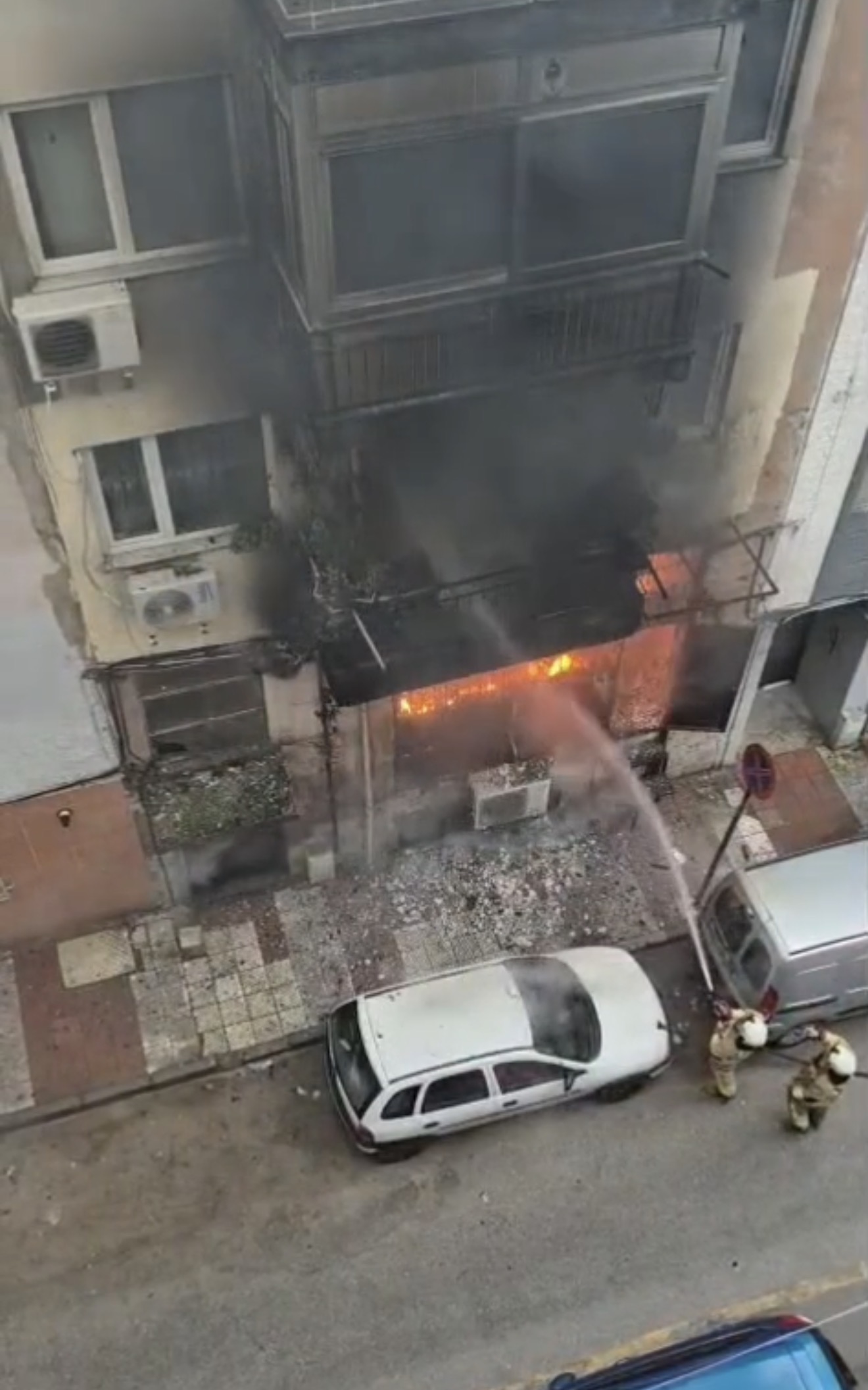 Oyun salonu alev alev yandı!