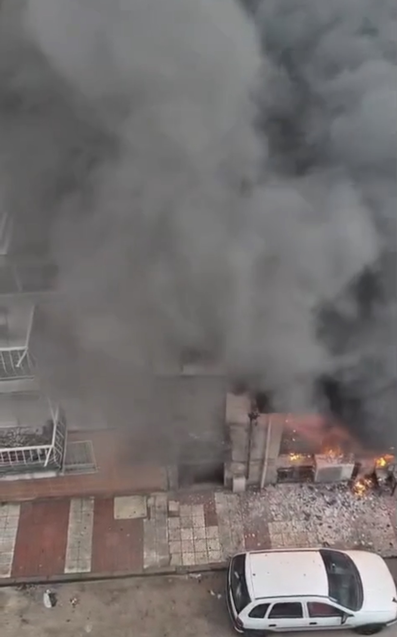 Oyun salonu alev alev yandı!