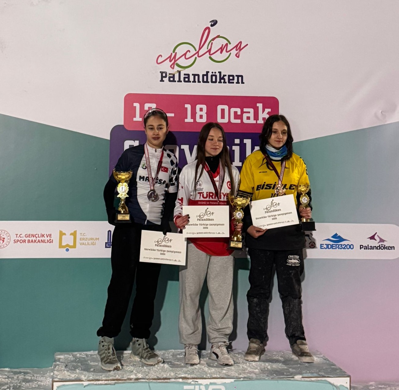 Manisalı Sporcular Snowbike Türkiye Şampiyonası’nda Zirveye Çıktı