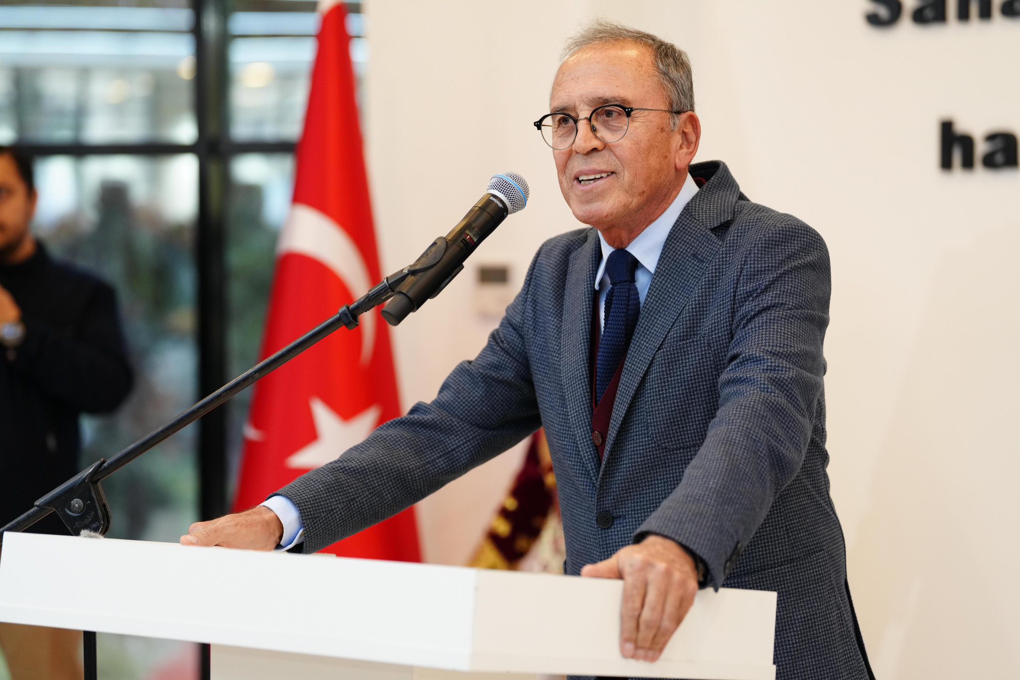 “Sarışın Bir Kurt: Mustafa Kemal Atatürk” Sergisi Manisa’da Açıldı