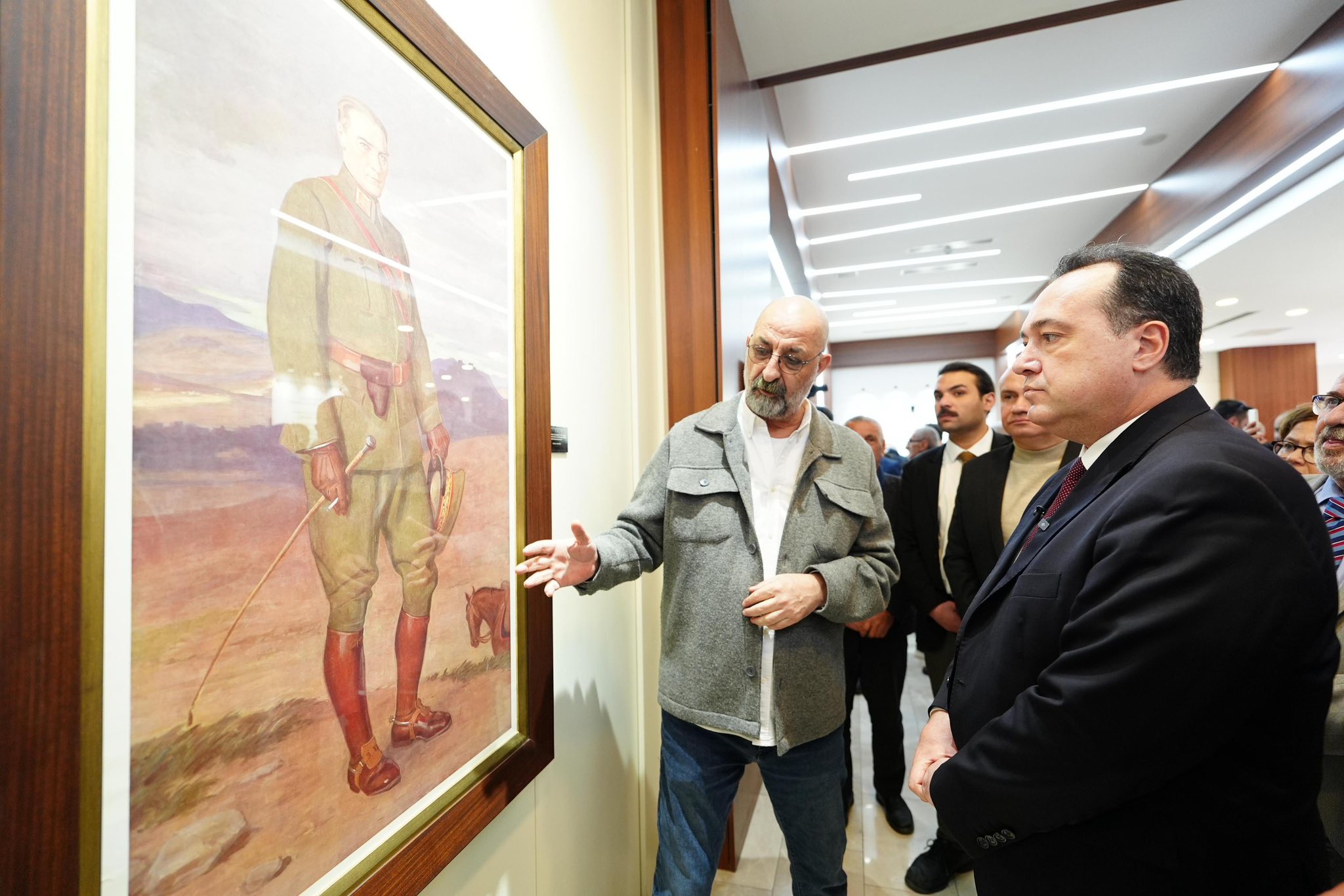 “Sarışın Bir Kurt: Mustafa Kemal Atatürk” Sergisi Manisa’da Açıldı