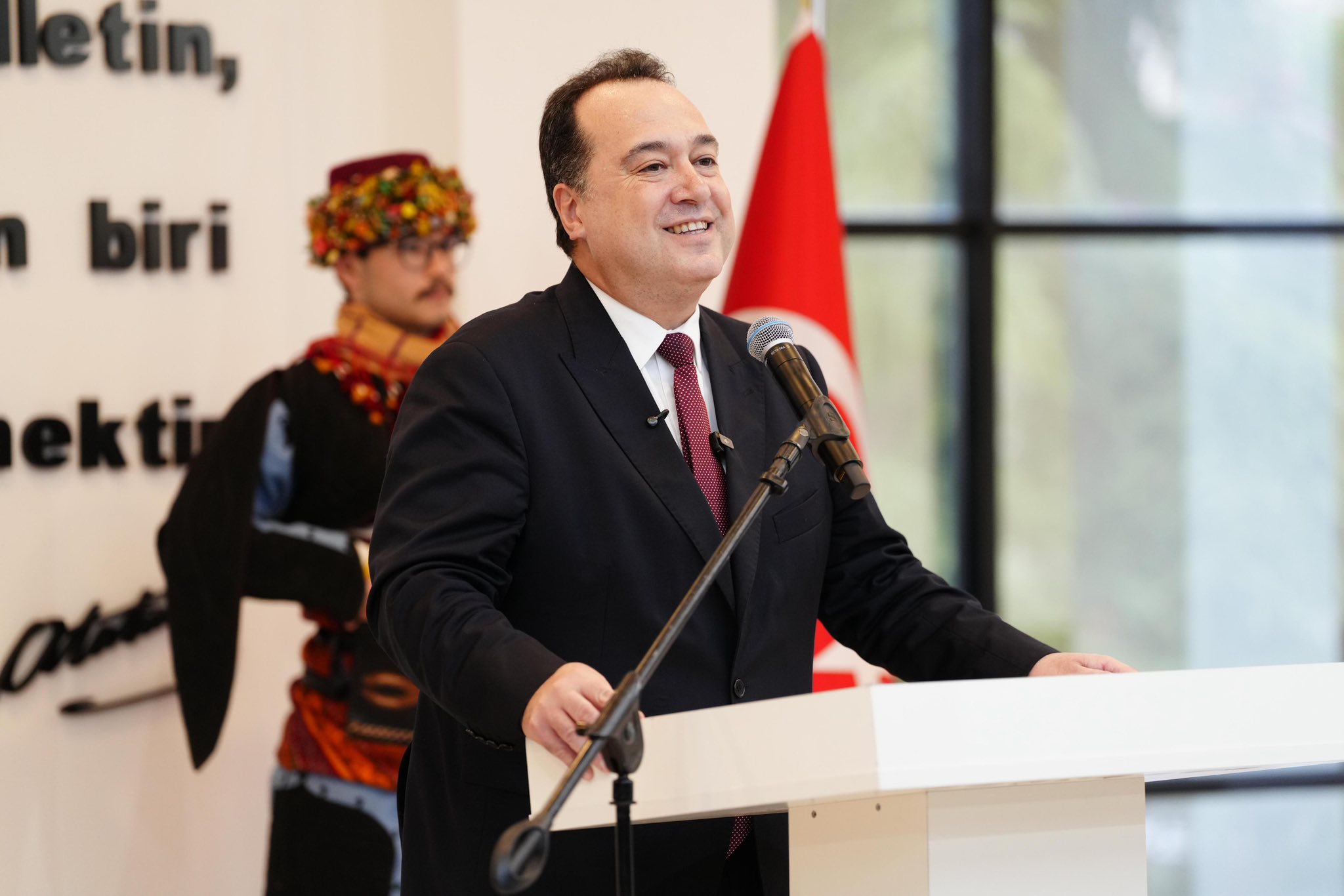 “Sarışın Bir Kurt: Mustafa Kemal Atatürk” Sergisi Manisa’da Açıldı