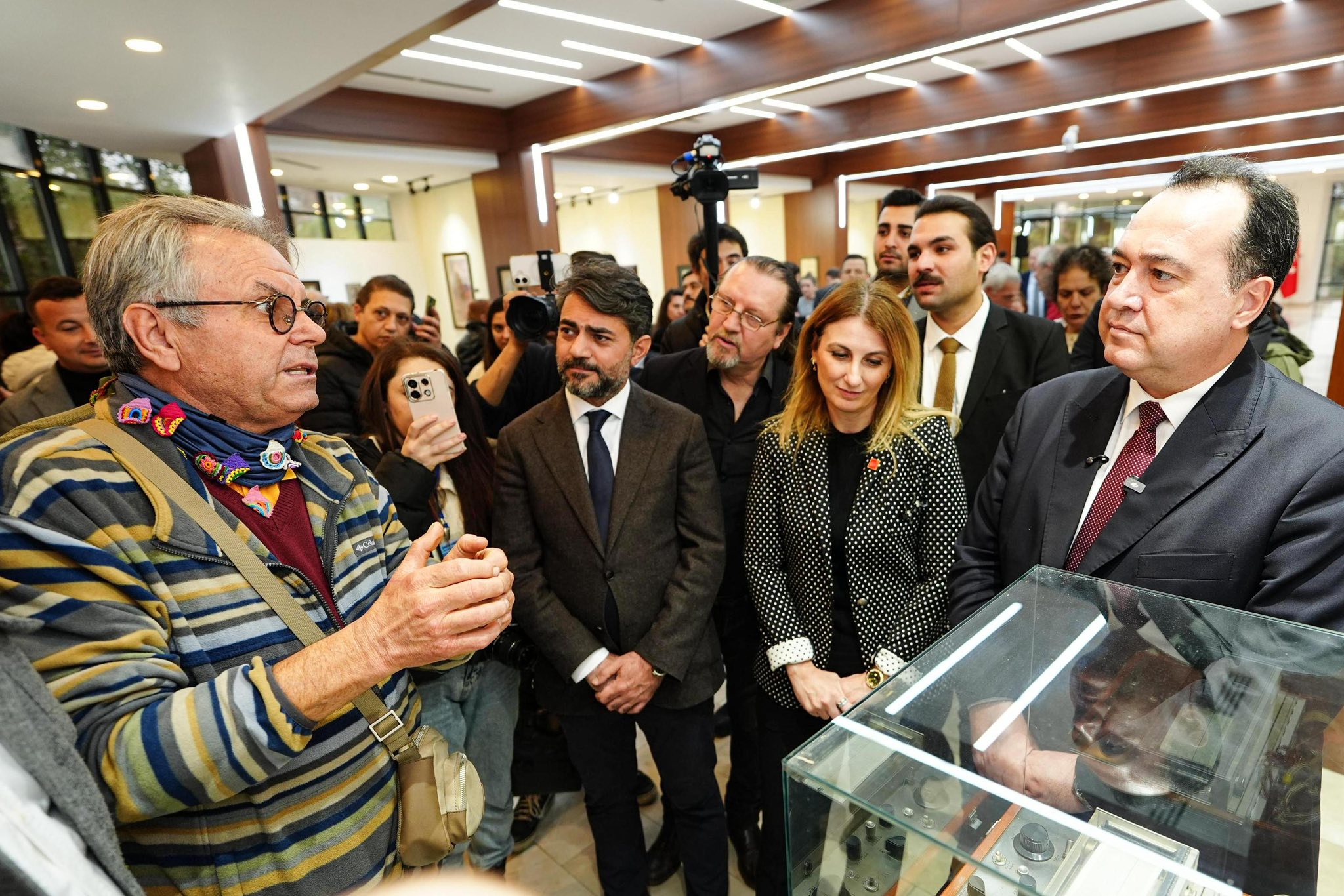 “Sarışın Bir Kurt: Mustafa Kemal Atatürk” Sergisi Manisa’da Açıldı