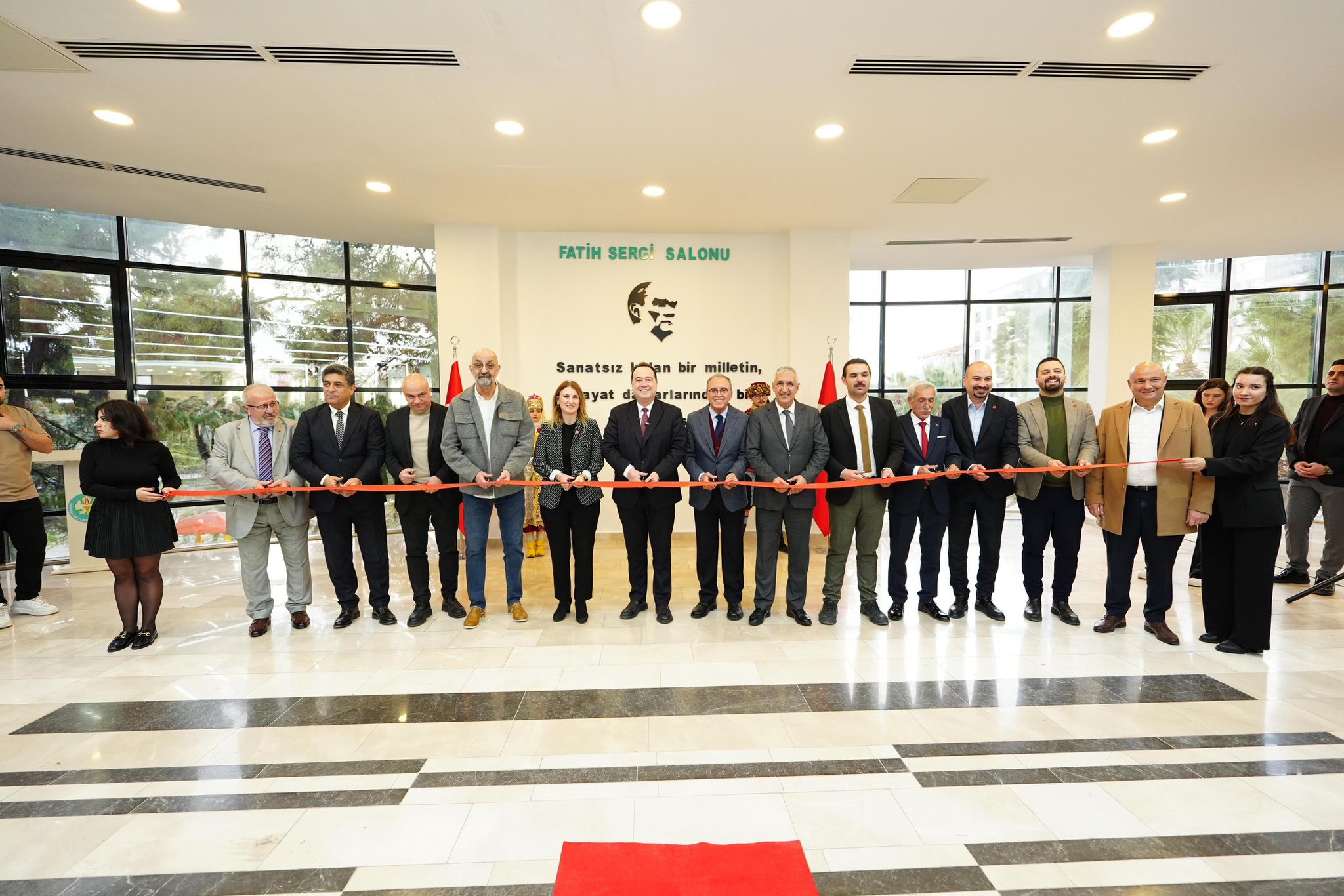 “Sarışın Bir Kurt: Mustafa Kemal Atatürk” Sergisi Manisa’da Açıldı