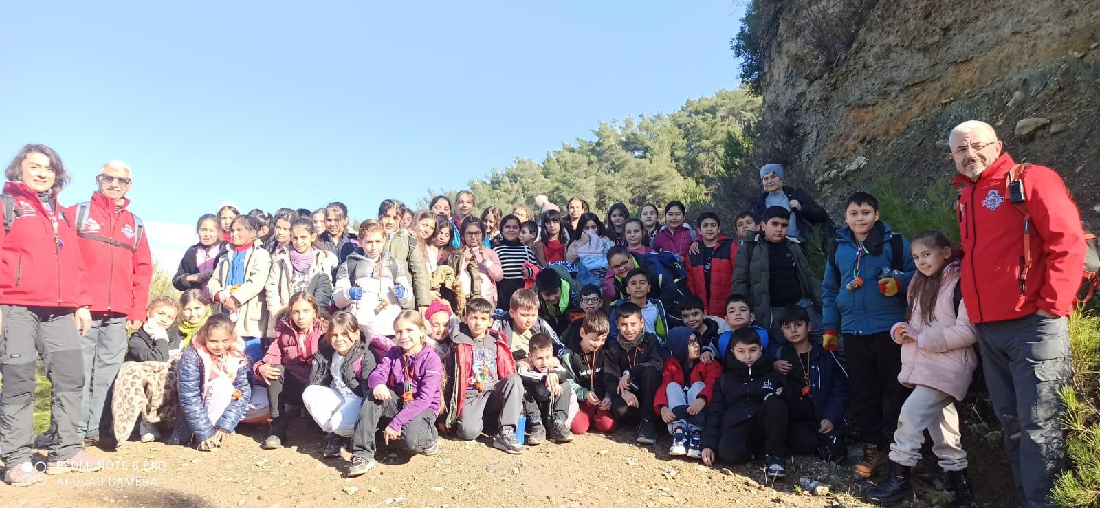 TURBELDAK Rehberliğinde 70 Öğrenci Doğanın İzini Sürdü