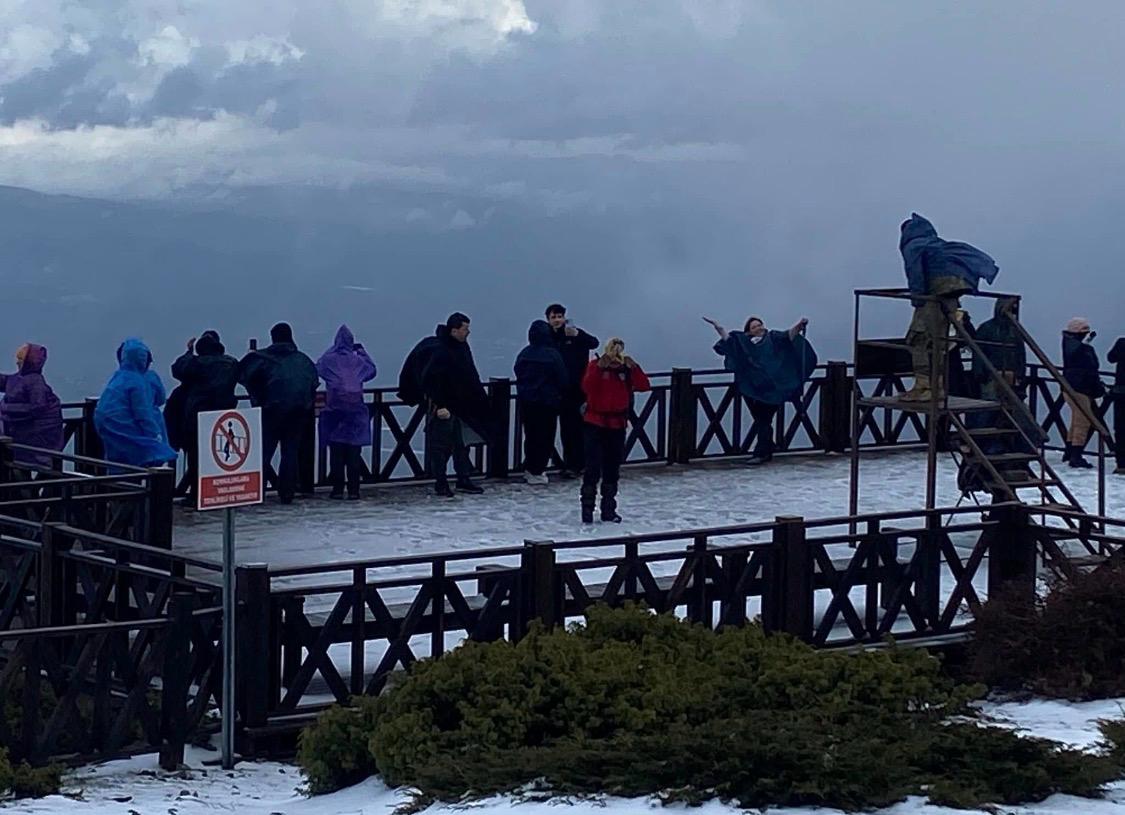 TURBELDAK Spil’de Sis ve Yağmura Rağmen Yürüdü