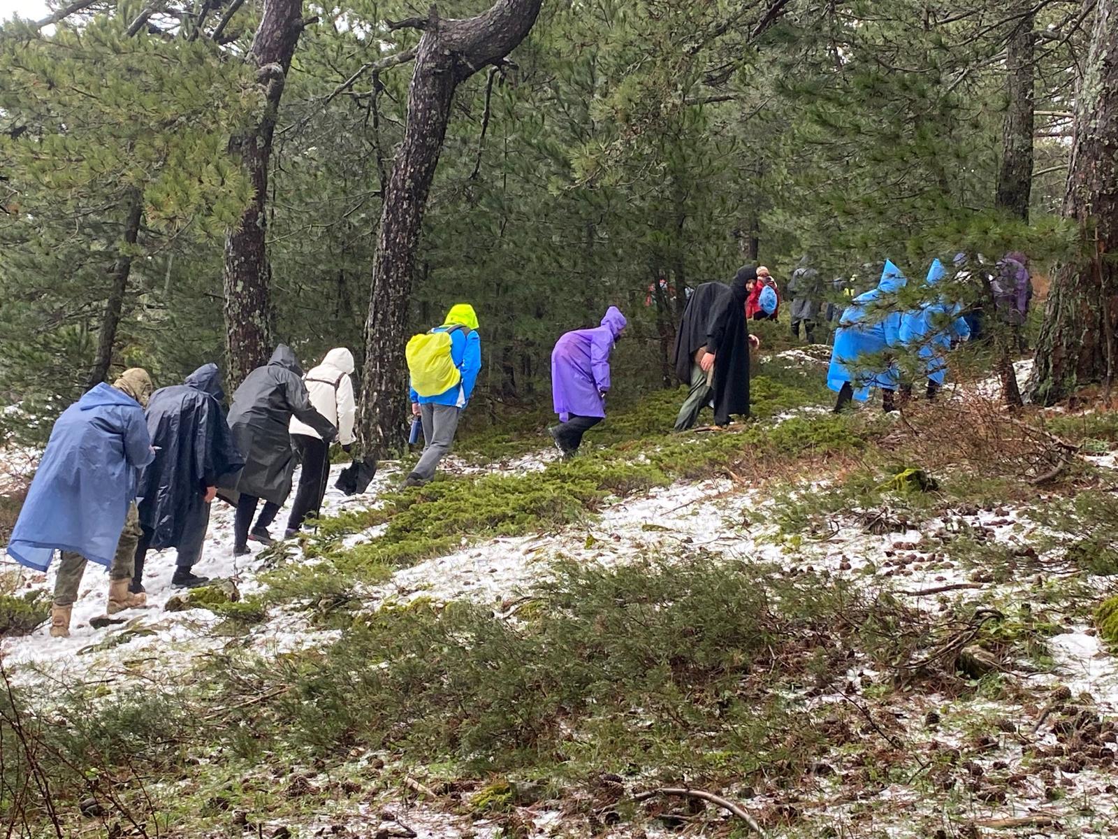 TURBELDAK Spil’de Sis ve Yağmura Rağmen Yürüdü