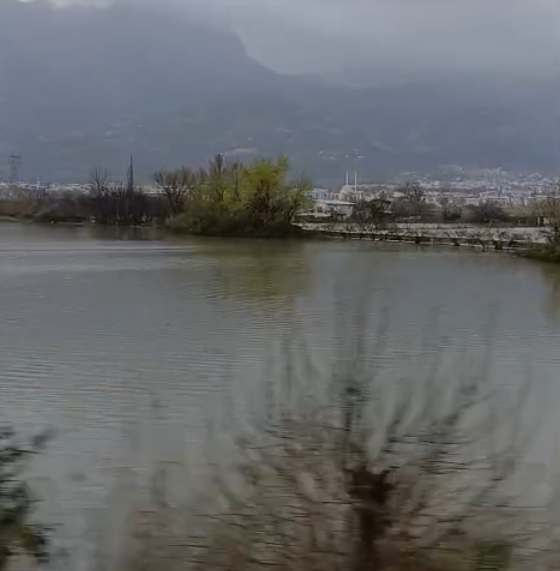 Manisa'da tarlalar ve araziler göle döndü!