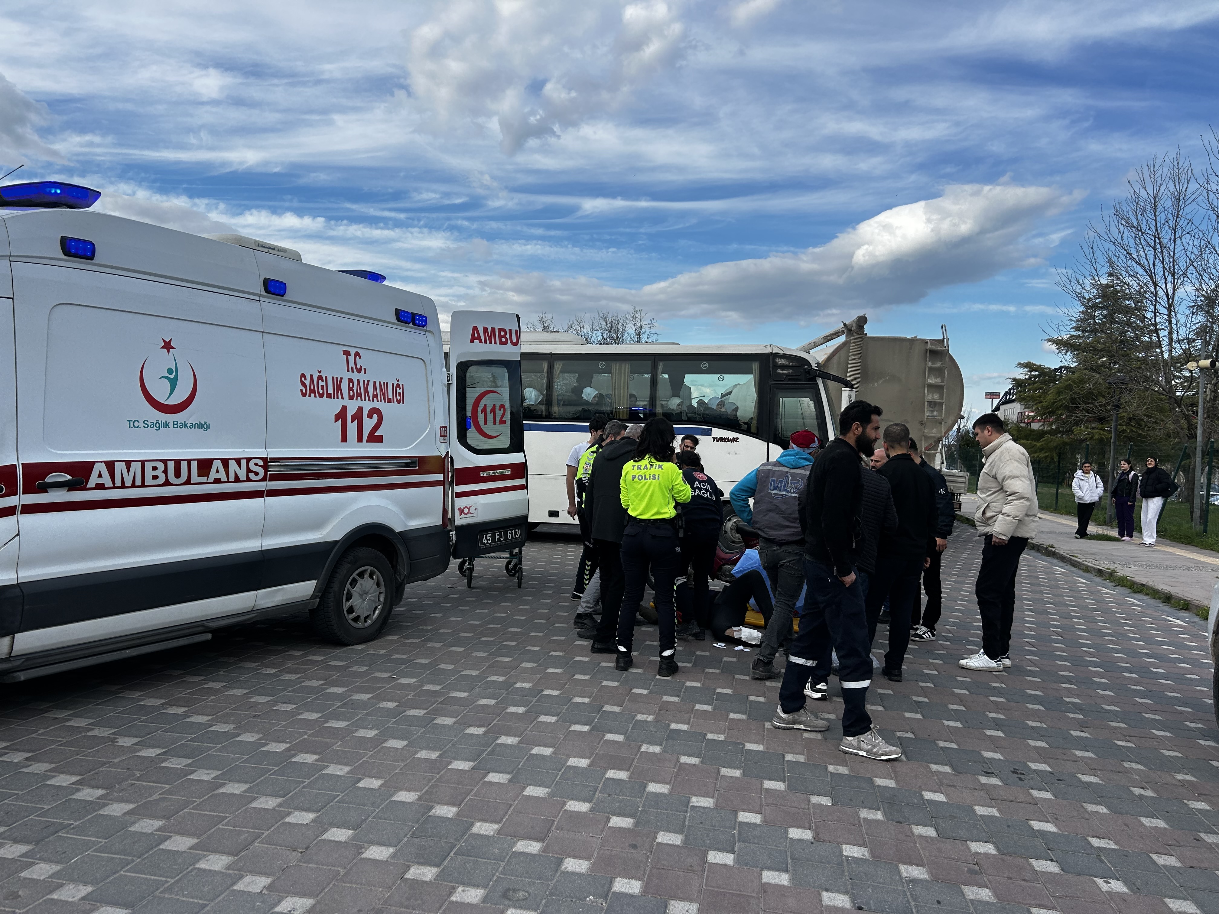 Turgutlu’da Kamyonet ile Motosiklet Çarpıştı: 1 Yaralı