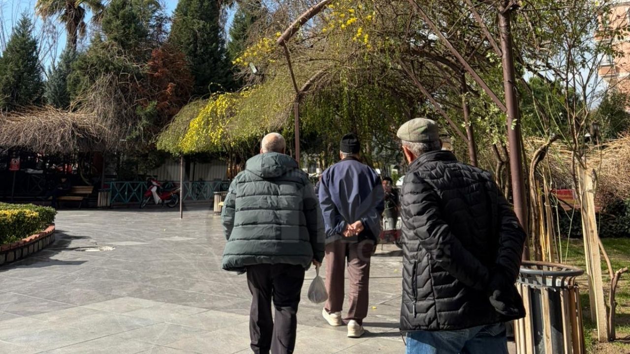 Turgutlu'da yazı aratmayan Şubat: Vatandaşlar dışarıya akın etti!