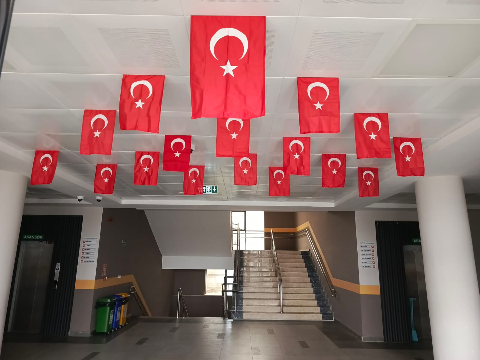 Turgutlu’da ilk ders “Bayrak Sevgisi” temasıyla başladı