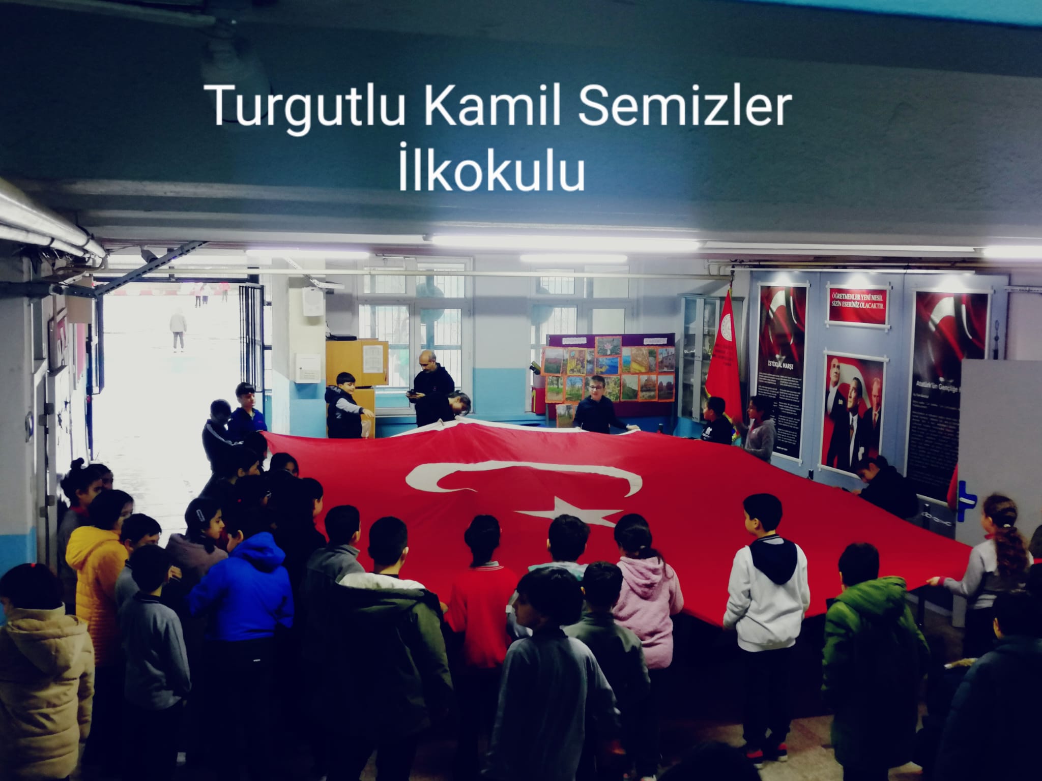 Turgutlu’da ilk ders “Bayrak Sevgisi” temasıyla başladı