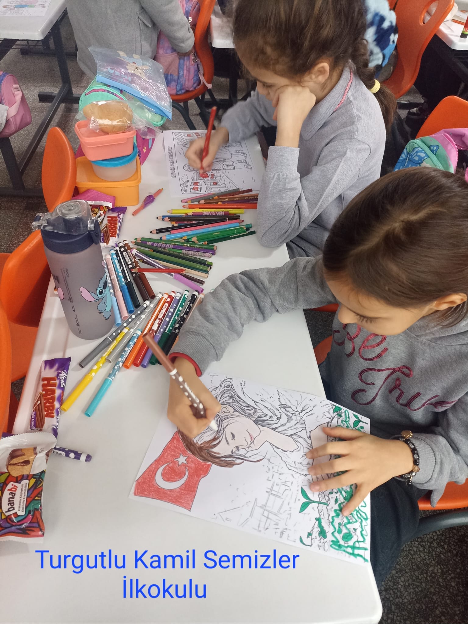 Turgutlu’da ilk ders “Bayrak Sevgisi” temasıyla başladı