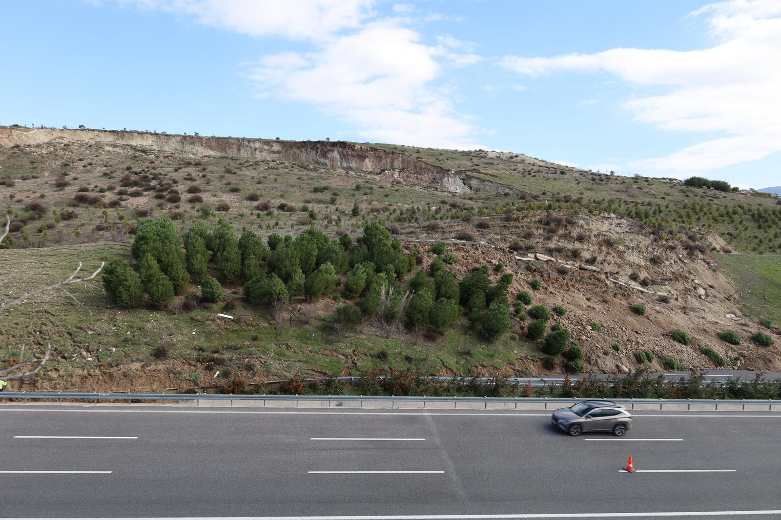 Heyelan bölgesinde hafriyat çalışmaları başladı