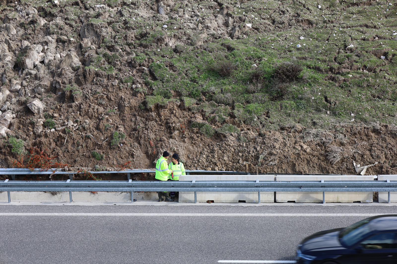 Heyelan bölgesinde hafriyat çalışmaları başladı