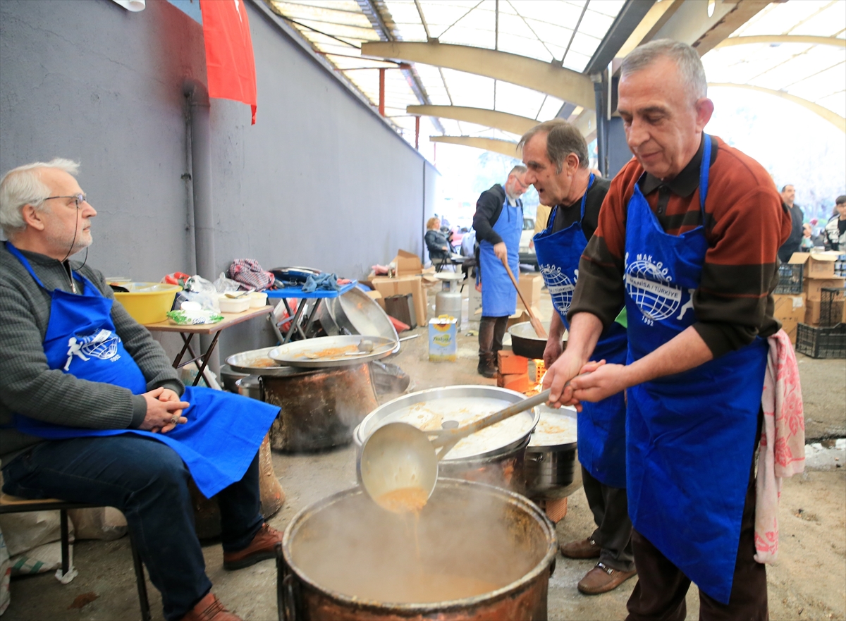 Manisa'da Kuzey Makedonya göçmenleri iftarda buluştu
