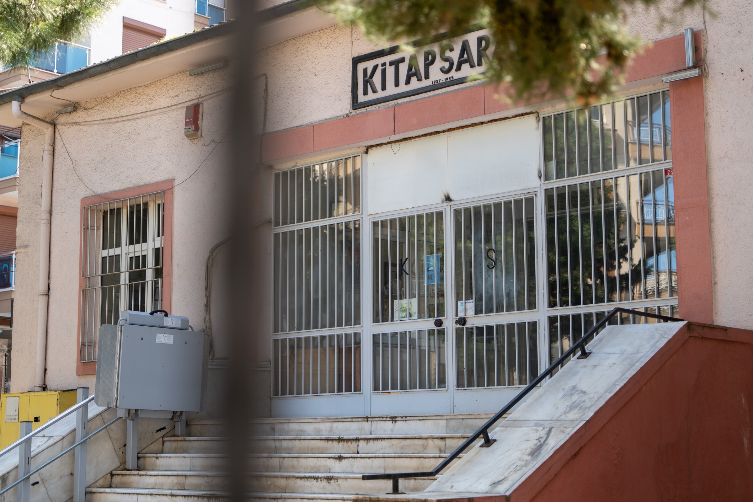 Çuval Başına 5 Kuruşla Yapıldı: Kitapsaray Yeniden Ayağa Kalkıyor