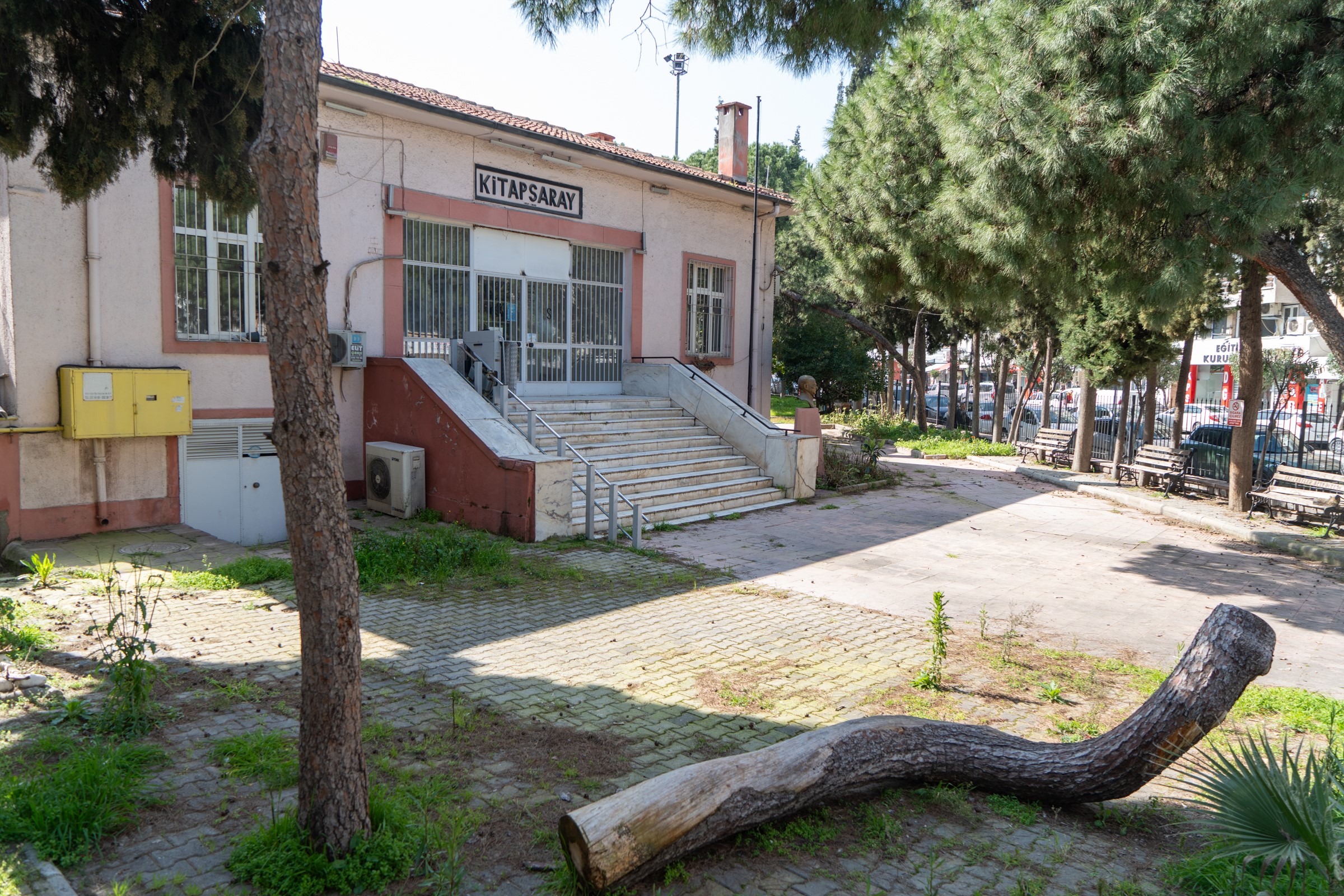 Çuval Başına 5 Kuruşla Yapıldı: Kitapsaray Yeniden Ayağa Kalkıyor