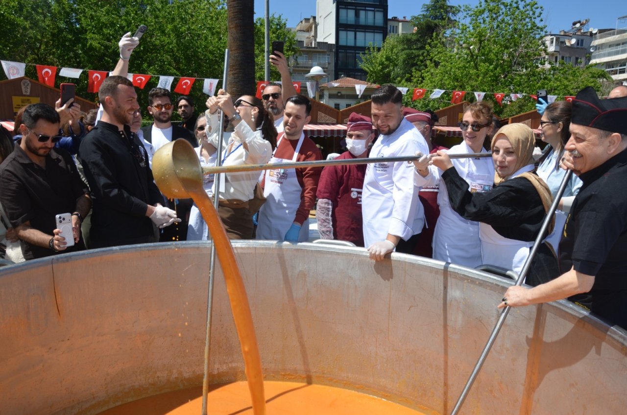Manisa’da Dev Kazan Kaynadı: 5 Bin Kişiye Çorba Dağıtıldı