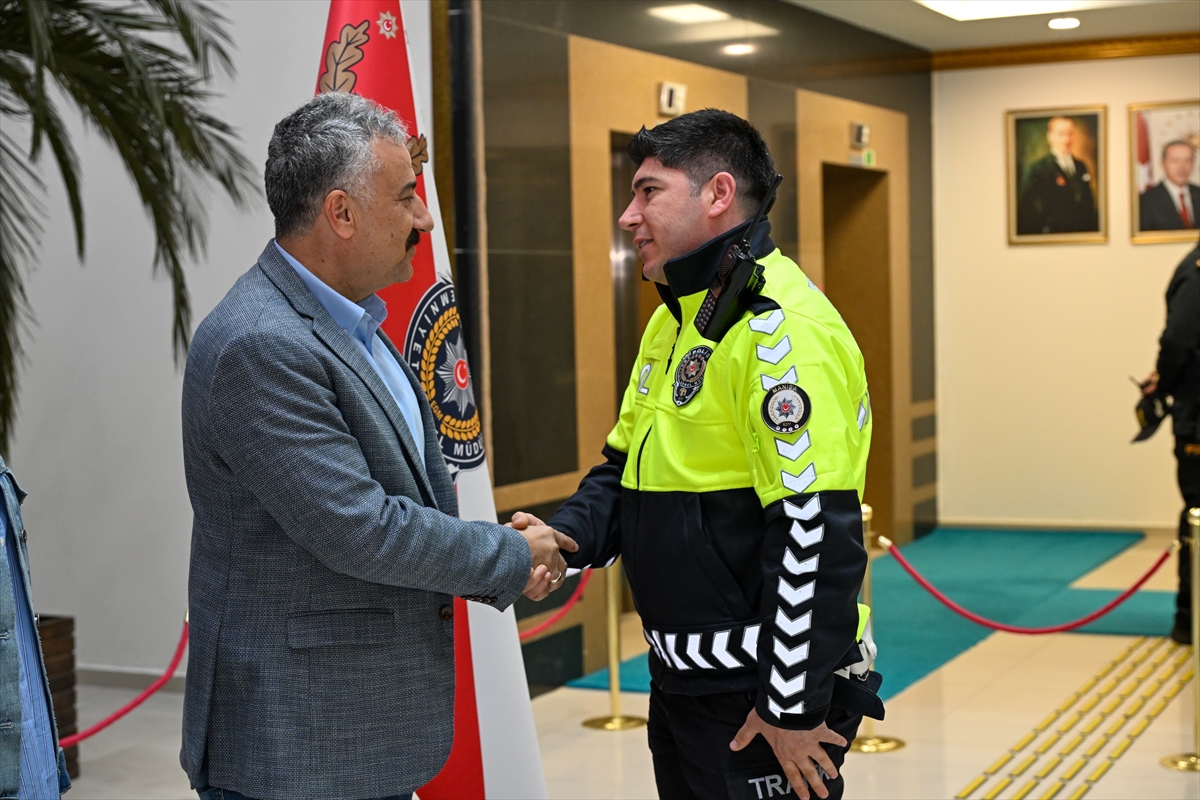 Mersin'e atanan Manisa Emniyet Müdürü Aktaş'a veda töreni düzenlendi-3