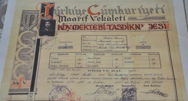 100 yıllık çınarı kitap okuma sevgisi hayata bağladı