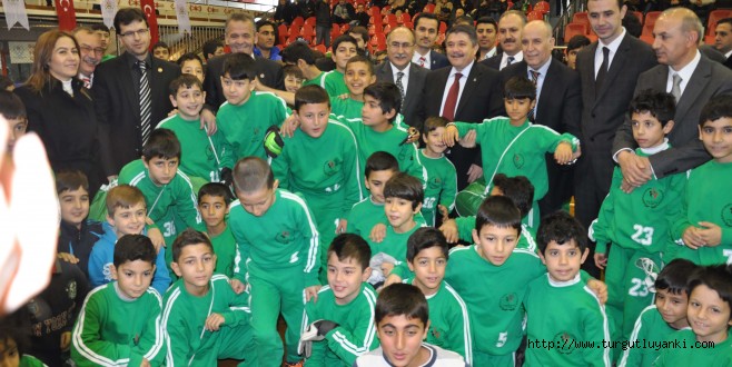 111 kulübe malzeme desteği