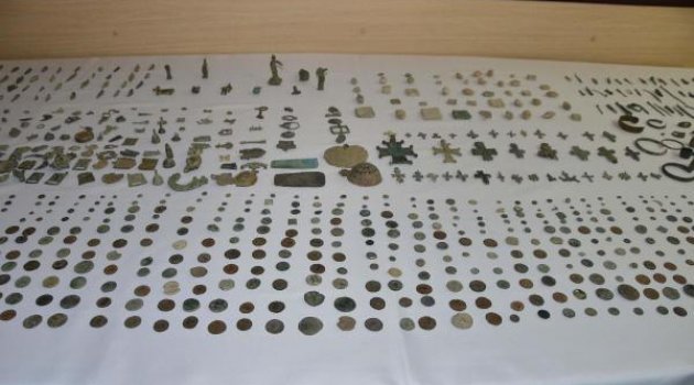 1189 parça tarihi eserle yakalan 3 kişiye gözaltı
