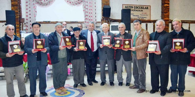 17 yıllık başkandan üyelerine plaket
