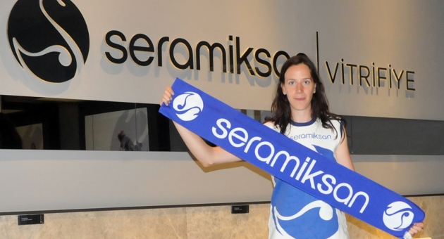 Seramiksan Ceyda’ya imza attırdı