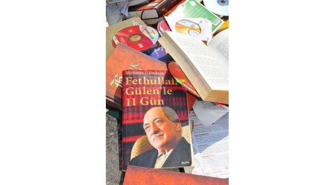 Gülen'in kitapları çöpte 