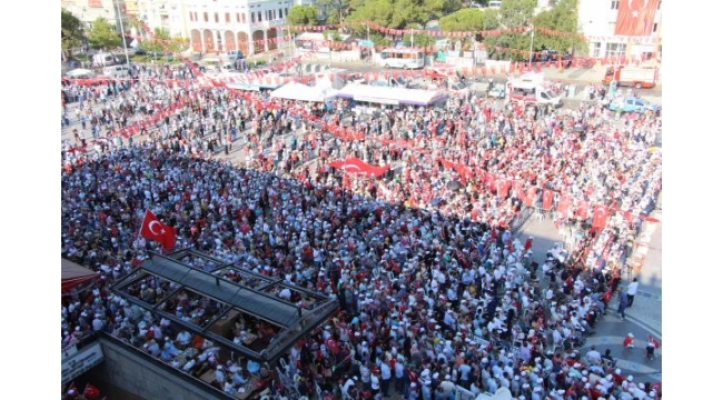 Manisa'da demokrasi şöleni