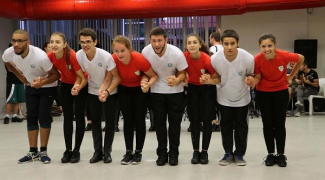 Önce Fransa sonra İzmir'de sahne alacaklar