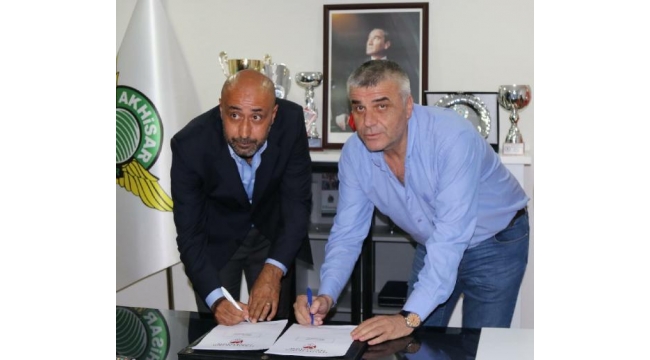 Akhisar Belediyespor Tolunay Kafkas'la imzaladı