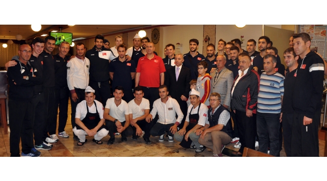 Gamalı Köftecisi A Milli Takımımızı ağırladı
