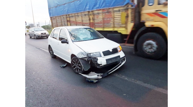 Otomobille çarpışan motosikletin sürücüsü ağır yaralandı