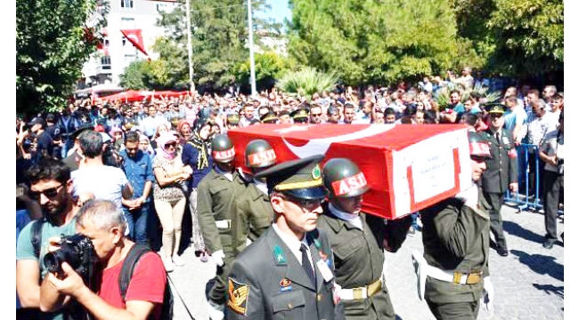 Şehit er Ahmet Tezcan'ı, son yolculuğuna 2 bin kişi uğurladı