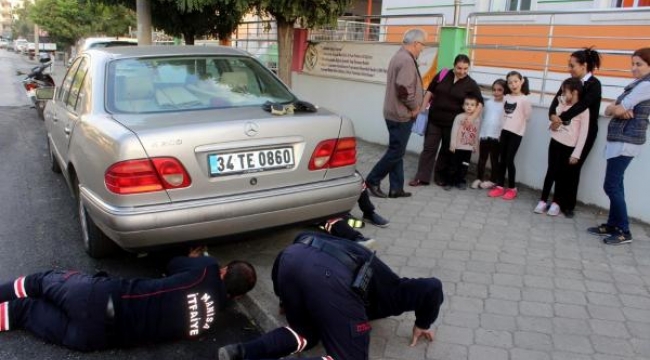 İtfaiyenin kurtardığı kediyi çocuklar sahiplendi